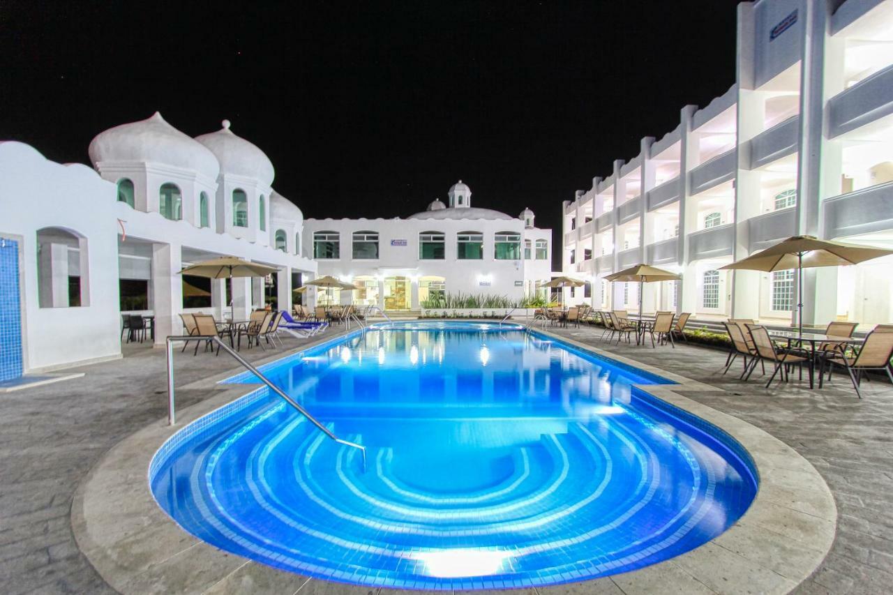 Hotel Splash Inn Alcocer 外观 照片