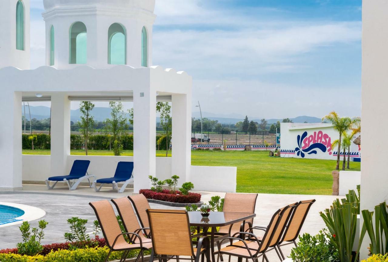Hotel Splash Inn Alcocer 外观 照片